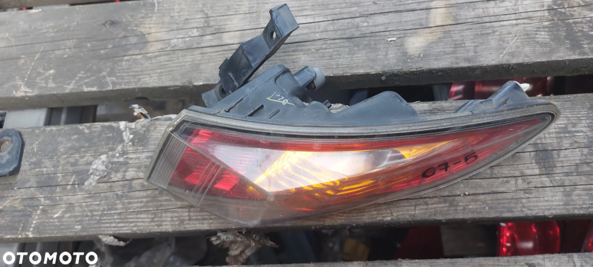 .  TYL TYLNA LAMPA PRAWA HONDA CIVIC 8 UFO - 2