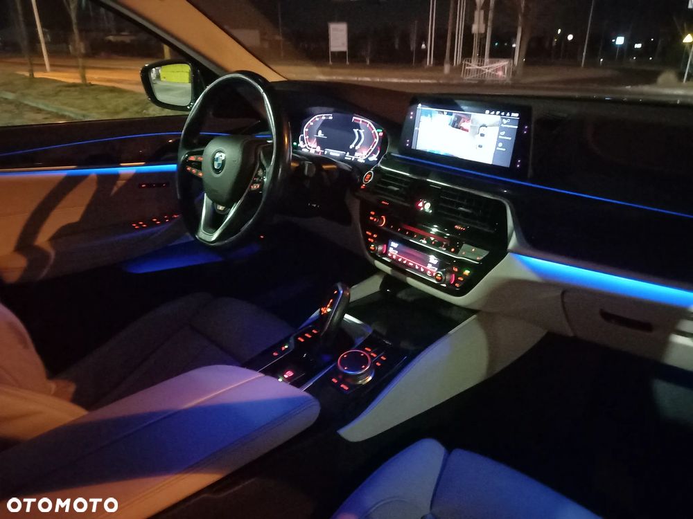 BMW Seria 5 530i xDrive Luxury Line - 17