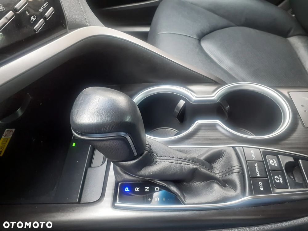 Toyota Camry 2.5 Hybrid Executive CVT - 22