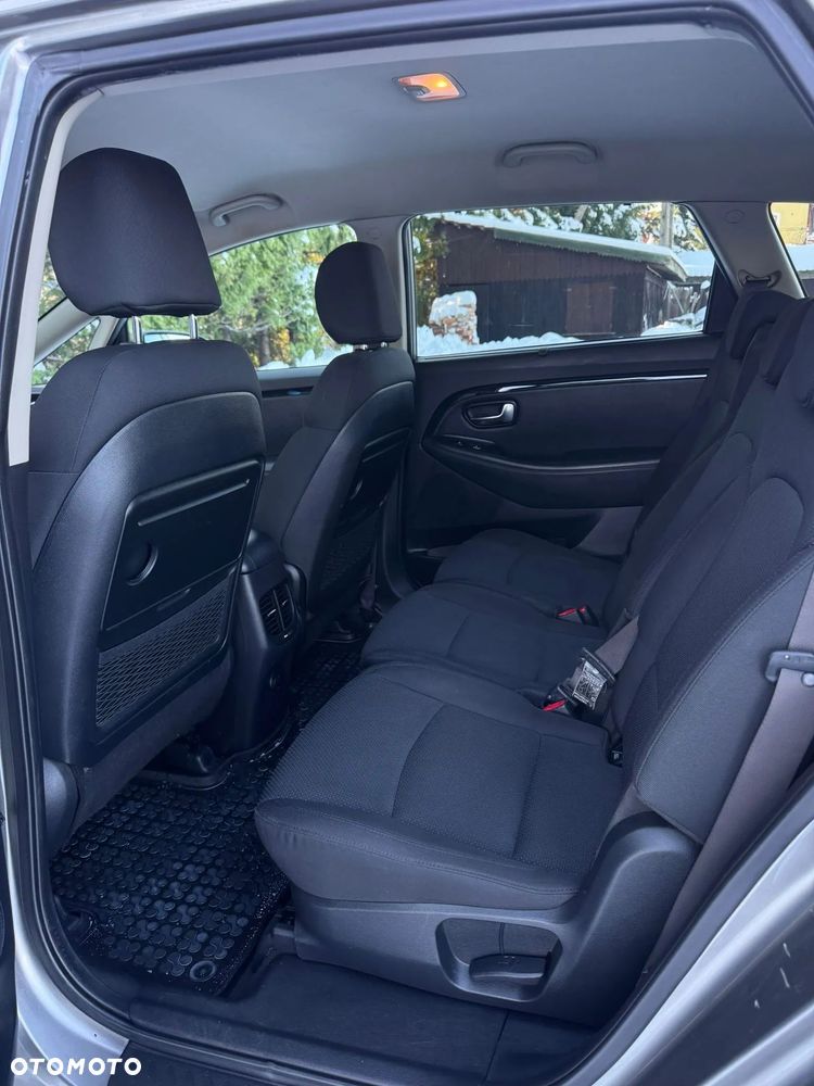 Kia Carens - 14