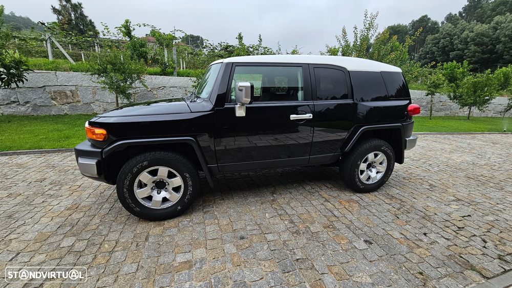 Toyota FJ Cruiser - 1