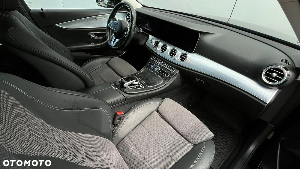 Mercedes-Benz Klasa E 220 d 4-Matic 9G-TRONIC - 16