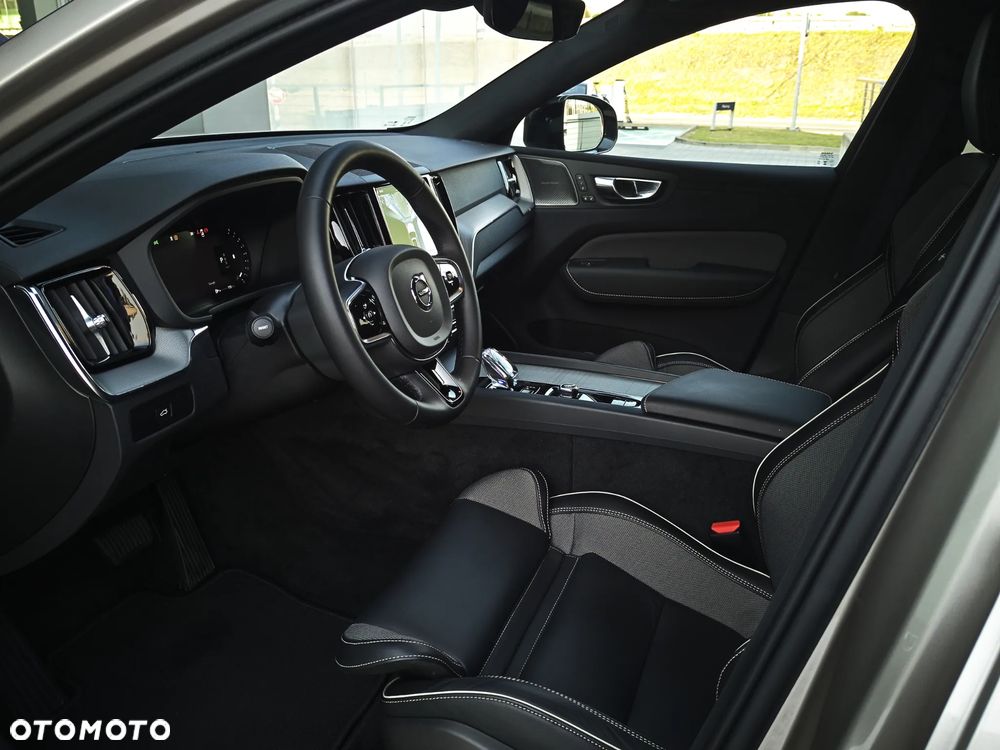 Volvo XC 60 B4 B Plus Dark - 10