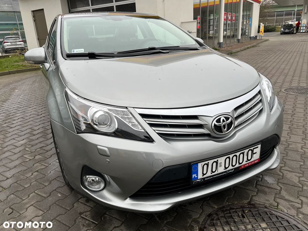 Toyota Avensis 1.8 Premium - 4