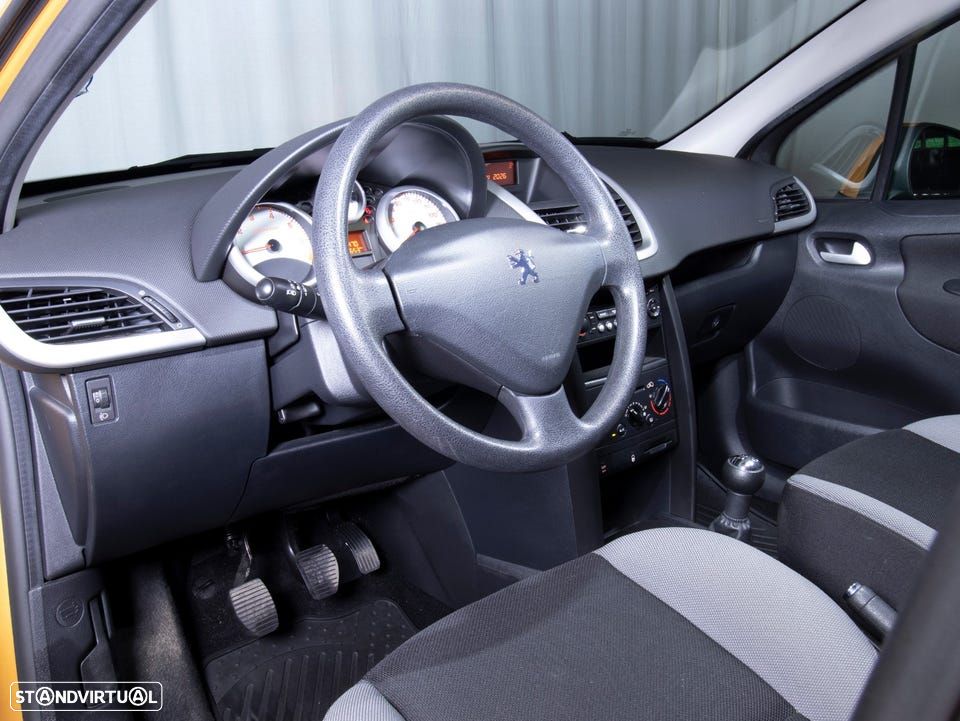 Peugeot 207 - 8