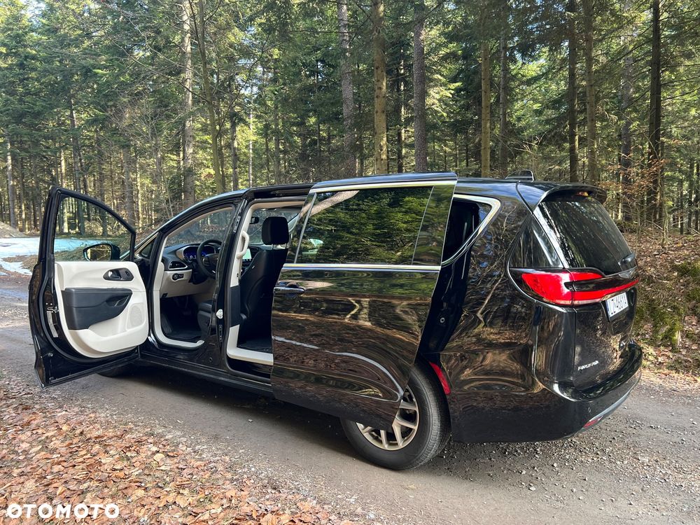 Chrysler Pacifica - 25