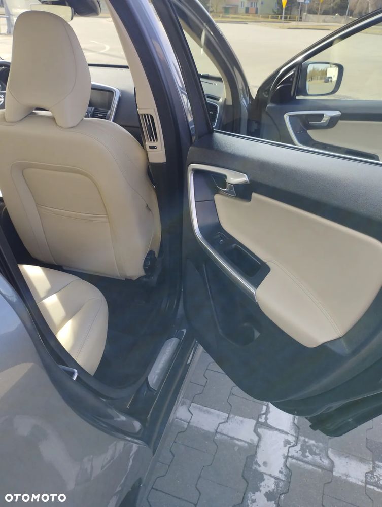 Volvo XC 60 D4 Momentum - 18