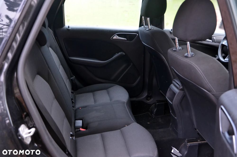 Mercedes-Benz Klasa B 180 d Edition - 10