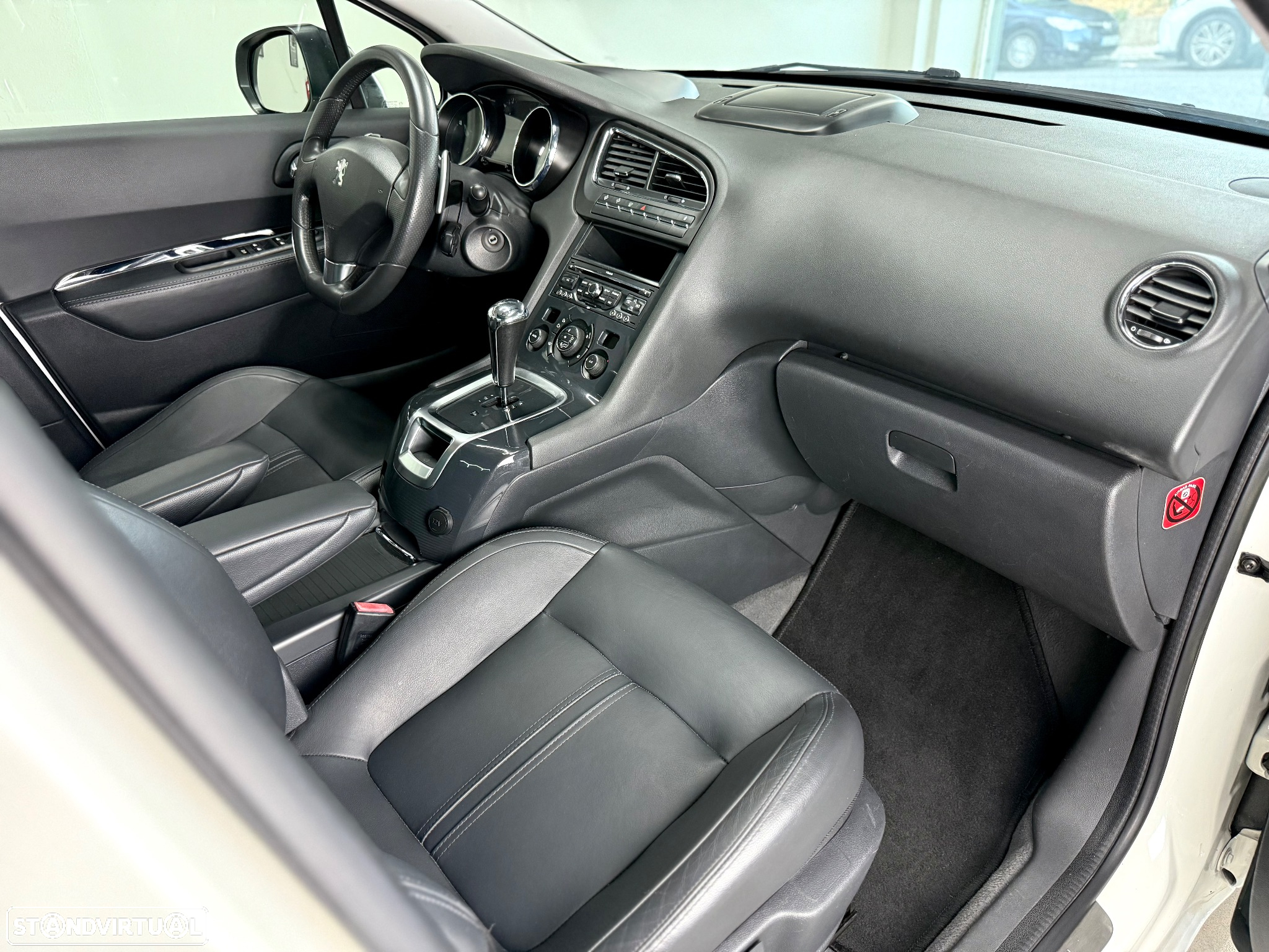 Peugeot 5008 1.6 E-HDi 7L Allure 2-Tronic - 22