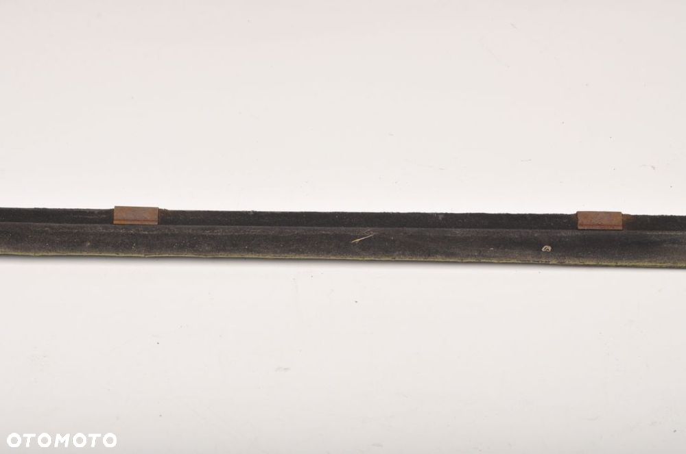 MERCEDES W123 LISTWA SZYBY PRZEDNIA PRAWA - 3