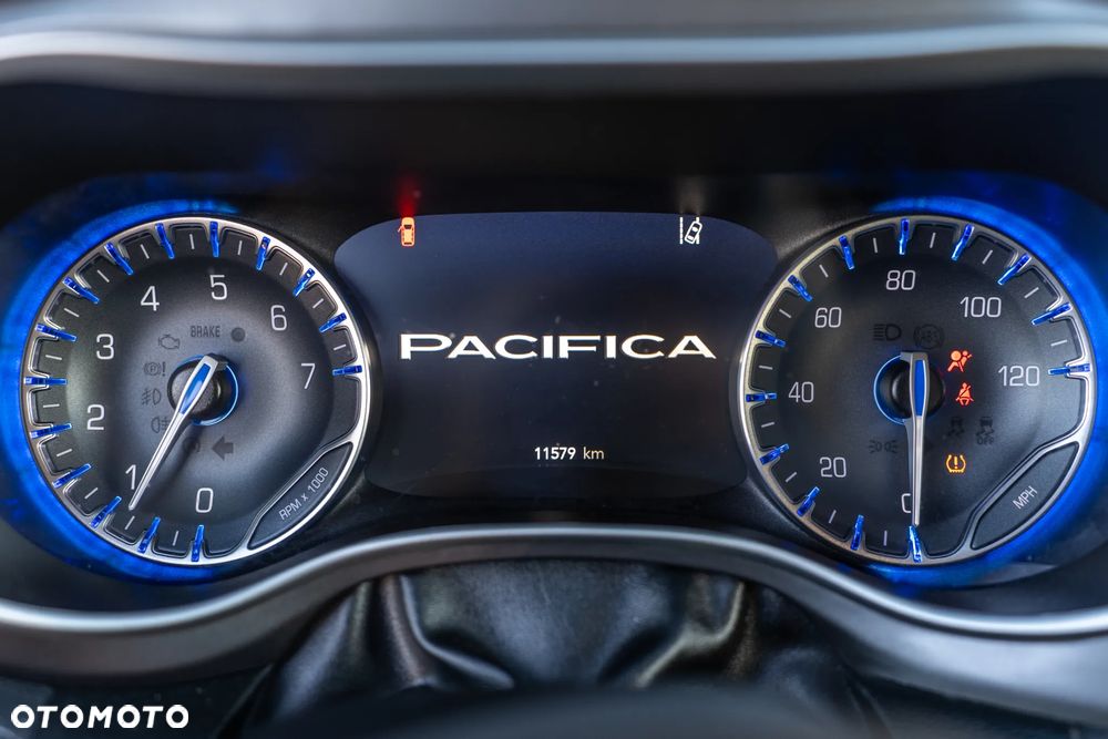 Chrysler Pacifica - 26