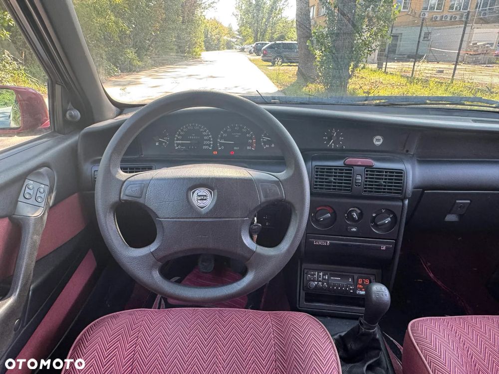 Lancia Delta 1600 LE - 13