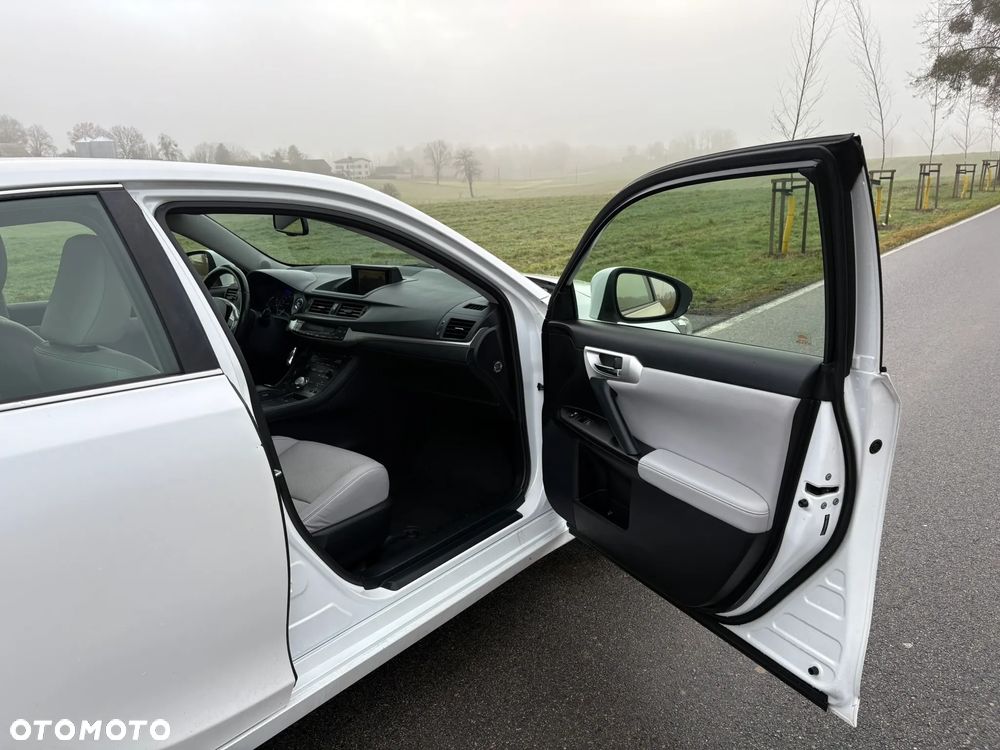 Lexus CT 200h Prestige - 9