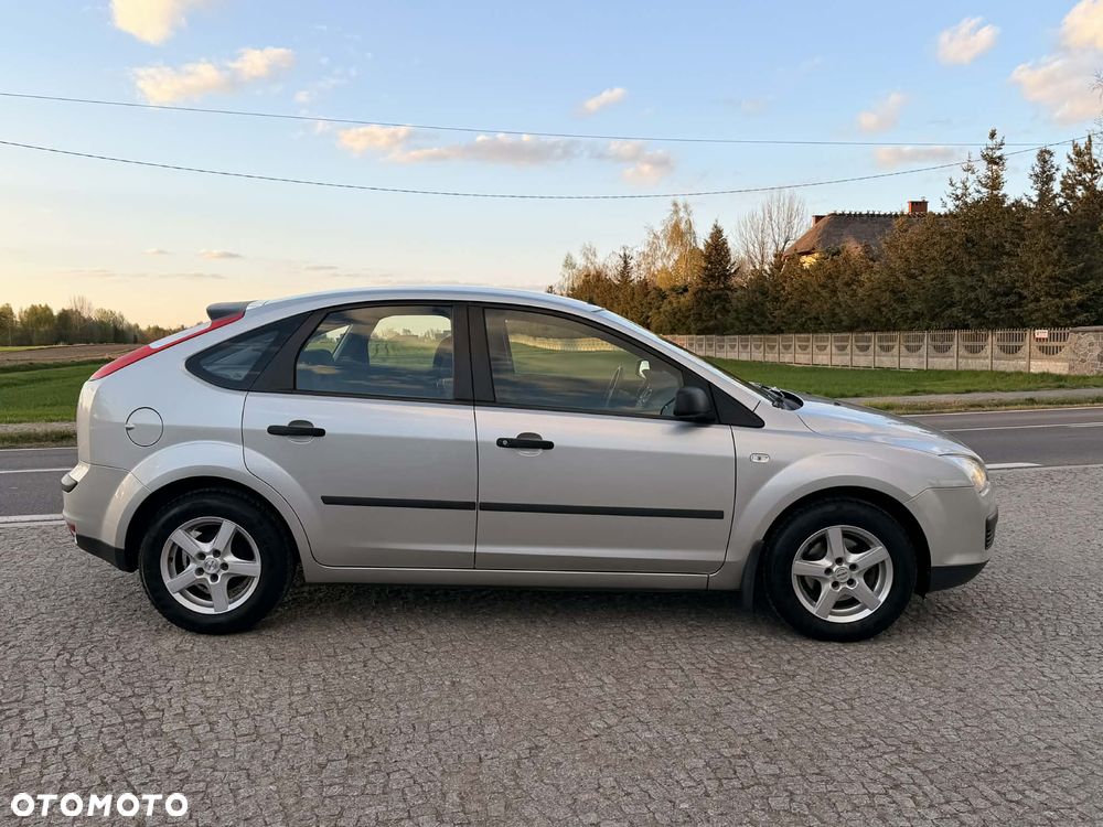 Ford Focus 1.6 Ambiente - 2