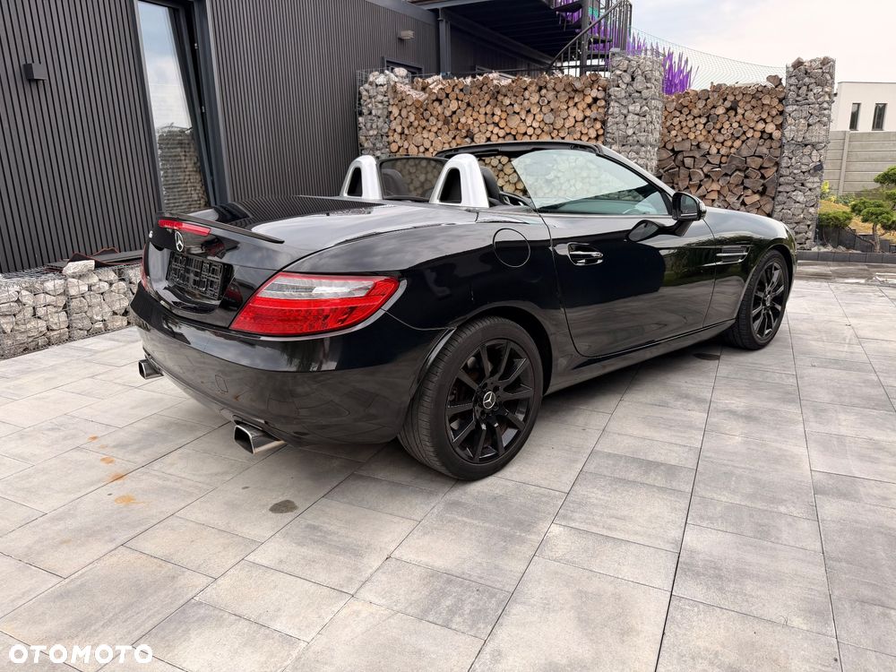 Mercedes-Benz SLK 200 CGI - 12
