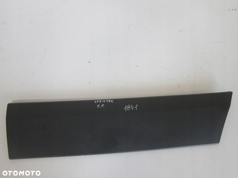 LISTWA DRZWI PRAWYCH MERCEDES SPRINTER 906 - 1