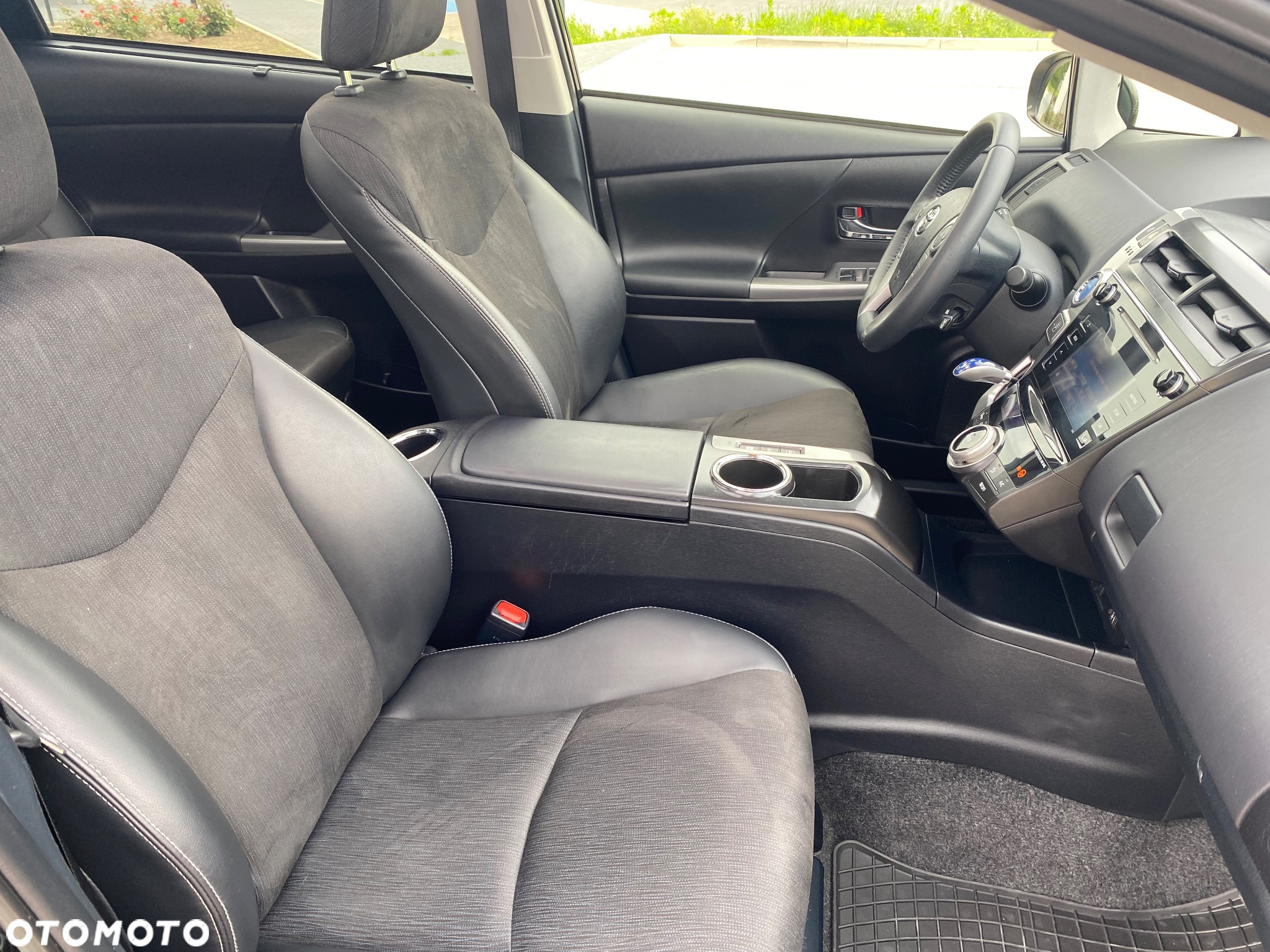 Toyota Prius+ (Hybrid) - 12