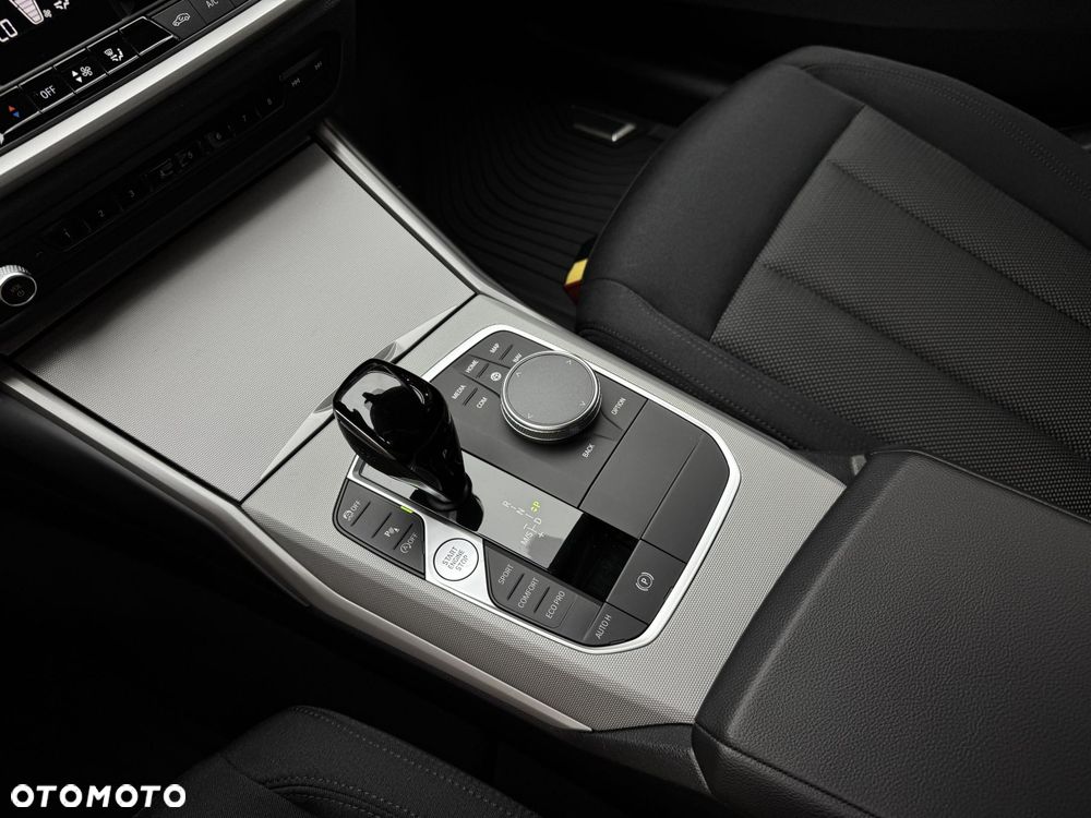 BMW Seria 3 318i - 27