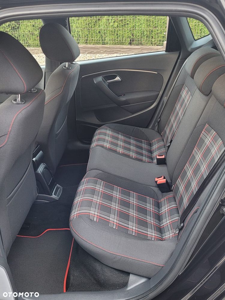 Volkswagen Polo 1.8 TSI BMT GTI - 22