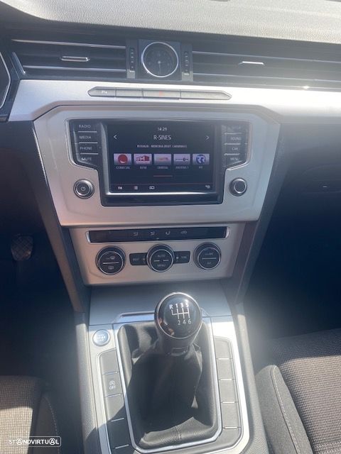 VW Passat 1.6 TDI BlueMotion - 9