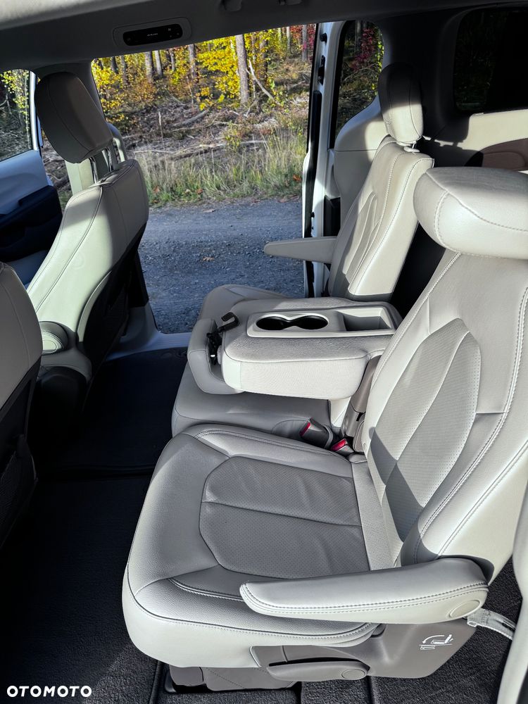 Chrysler Pacifica - 14