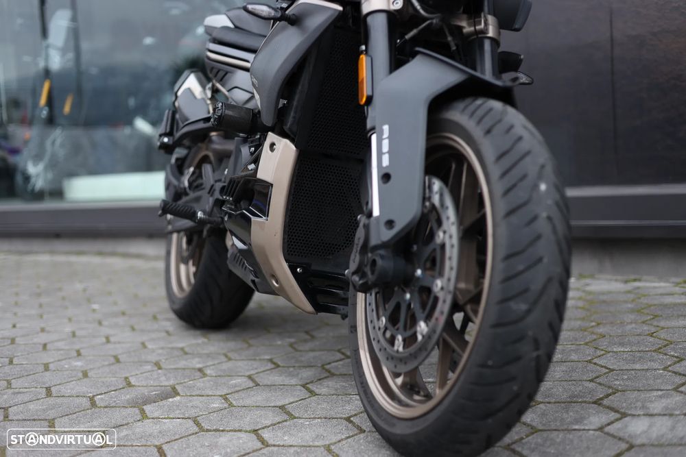 CF Moto 800NK - 12