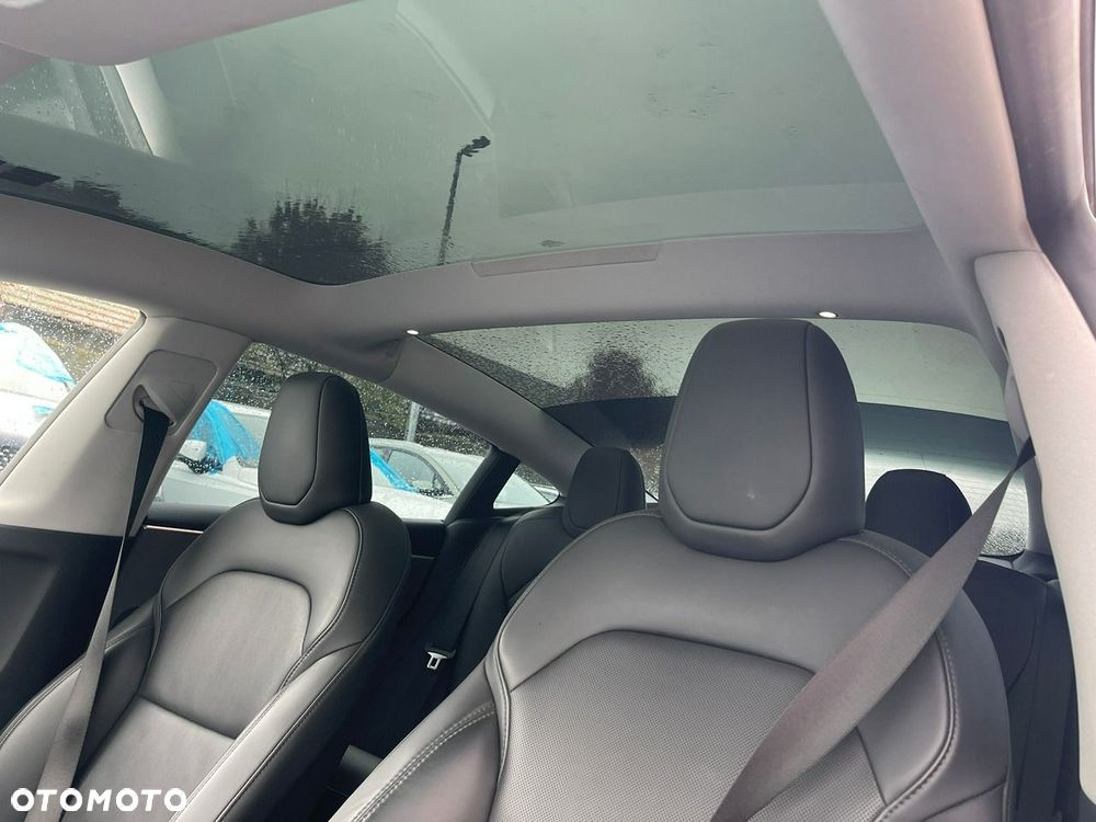 Tesla Model 3 - 12