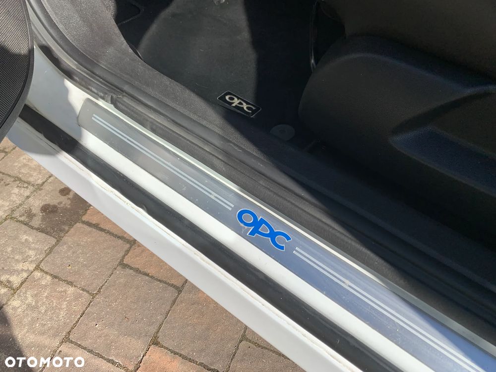Opel Corsa 1.6 T OPC - 10