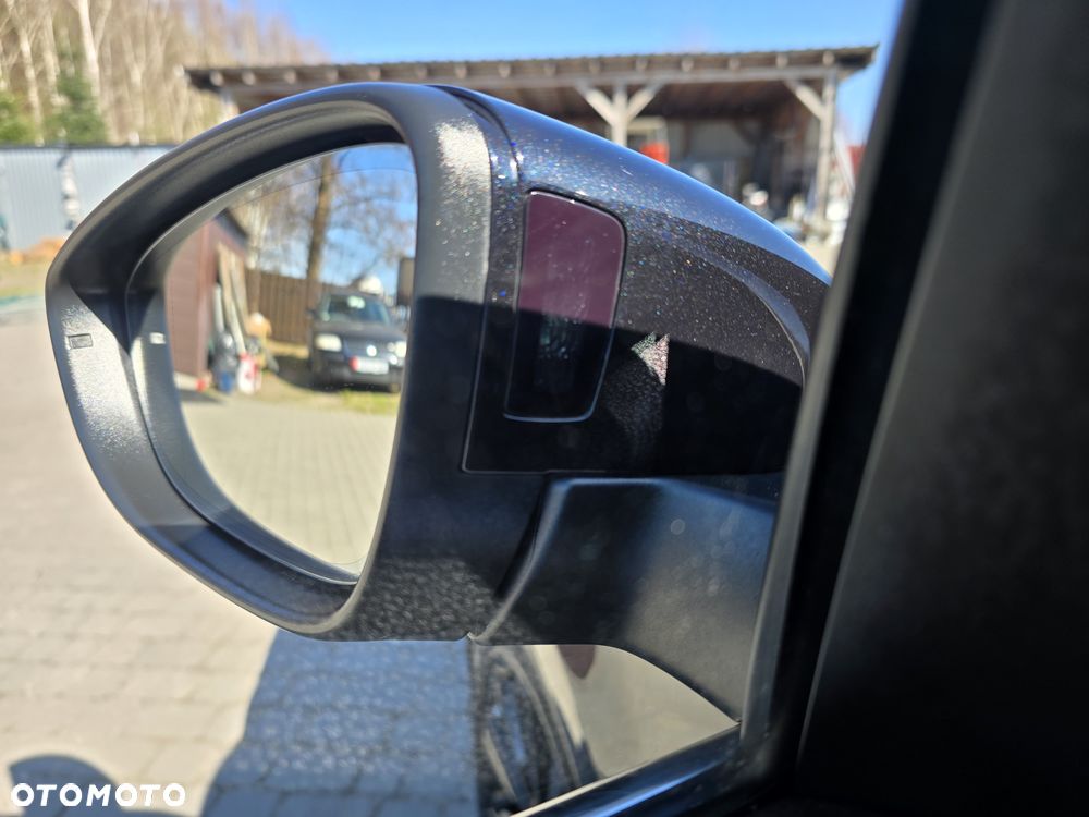 Volkswagen Passat - 24