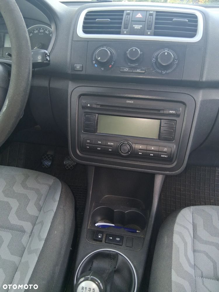 Skoda Fabia 2009 photo 5