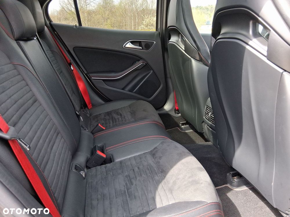 Mercedes-Benz GLA - 18