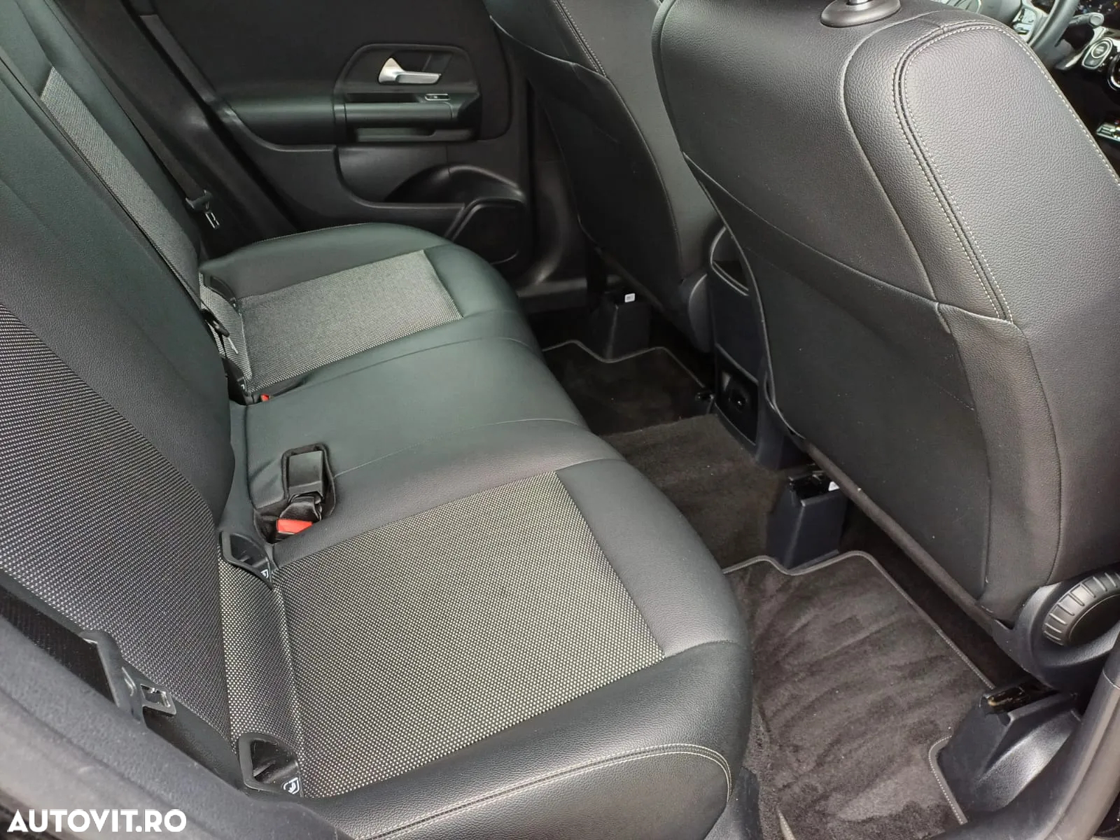 Mercedes-Benz GLA 180 d Aut. - 13
