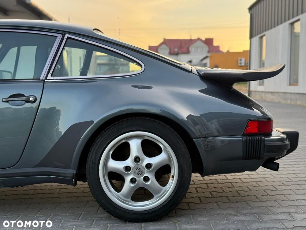 Porsche 911 - 12
