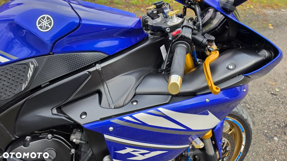 Yamaha R1 - 17