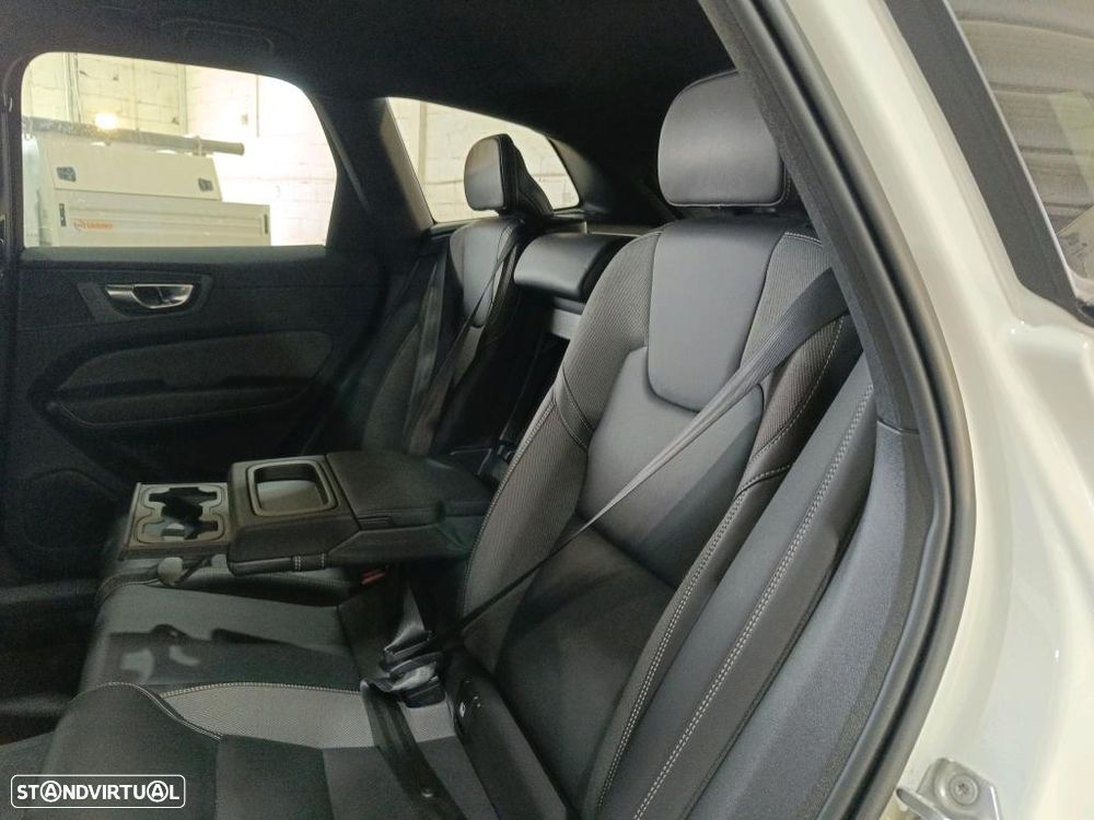 Volvo XC 60 2.0 B4 R-Design - 9