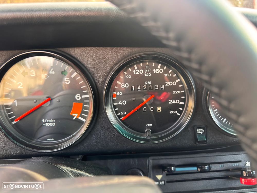 Porsche 911 Série G Carrera Coupé 3.2 - 22