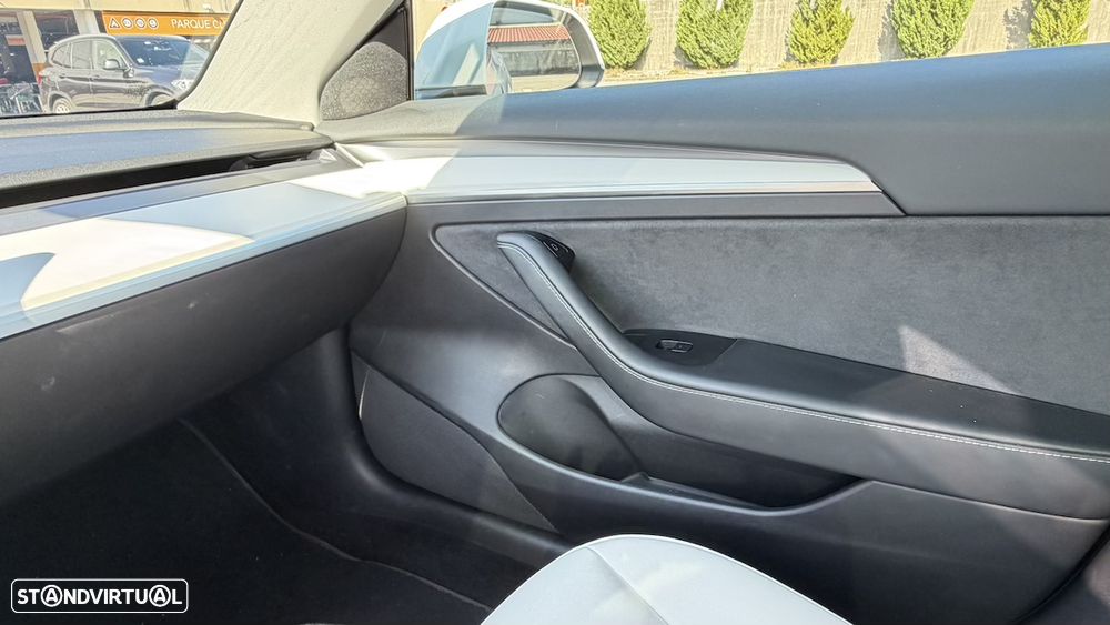 Tesla Model 3 - 10