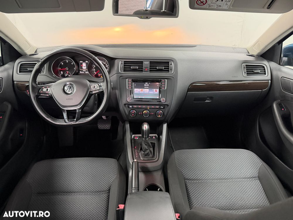 Volkswagen Jetta 2.0 TDI DSG Comfortline - 21