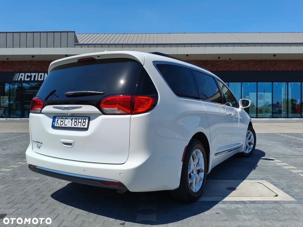 Chrysler Pacifica - 7