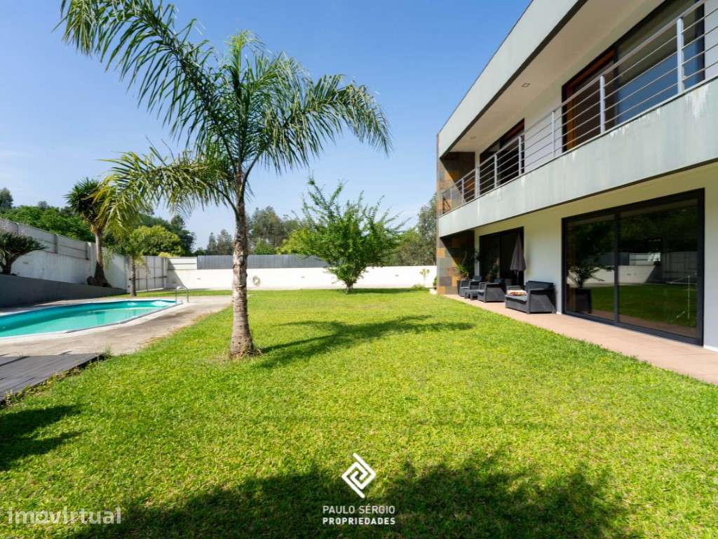 Moradia T5 com Potencial para T5 em Oliveira de Azeméis - Grande imagem: 3/35