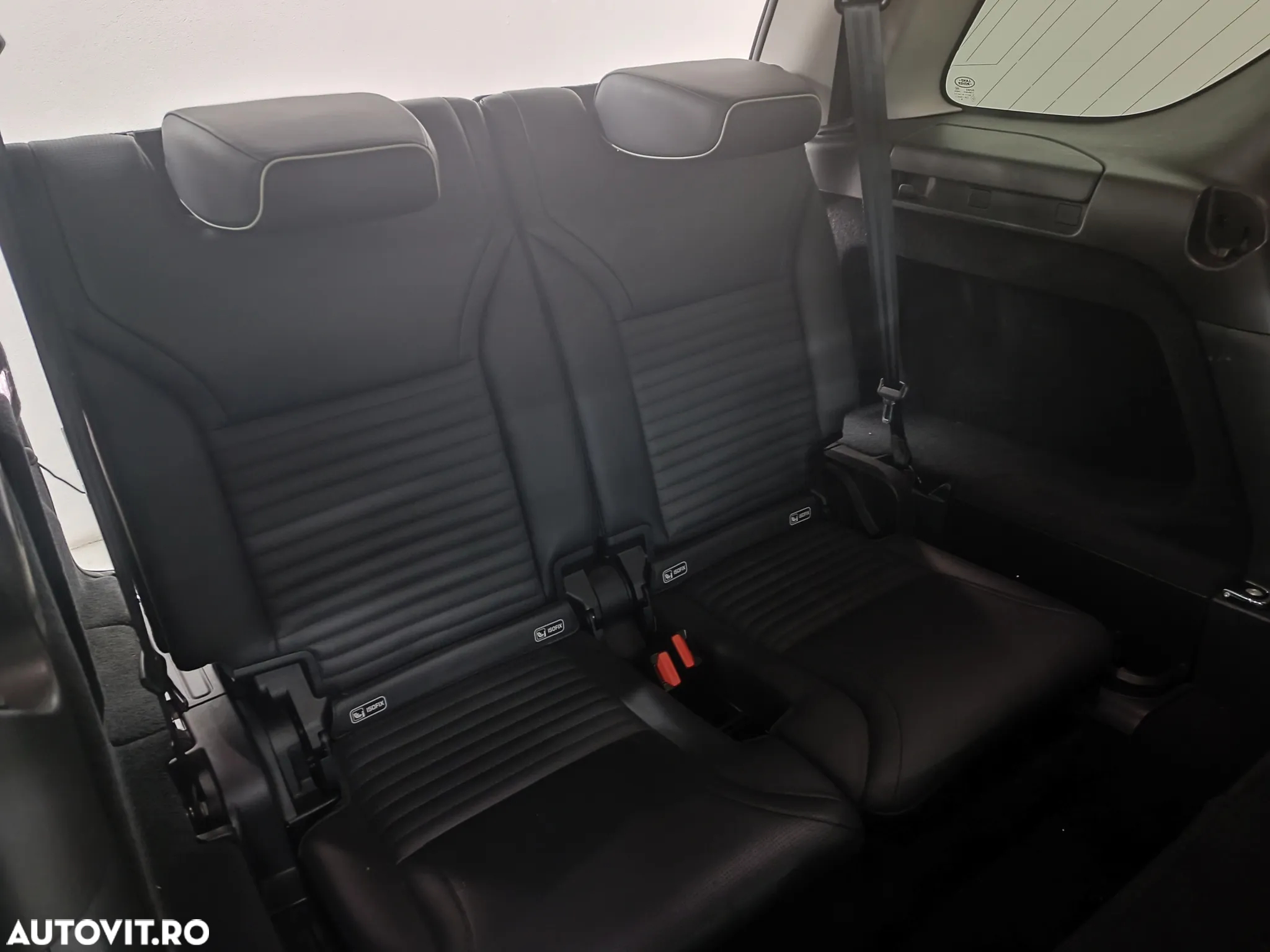 Land Rover Discovery 3.0 L TD6 HSE - 13