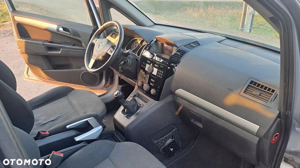Opel Zafira - 9