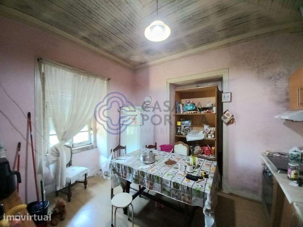 Moradia para recuperar com 3 quartos e grande arrecadação a 12Km da ci - Grande imagem: 4/38