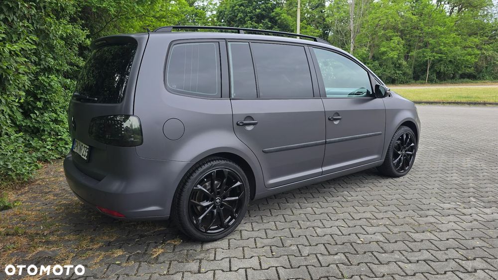 Volkswagen Touran - 9