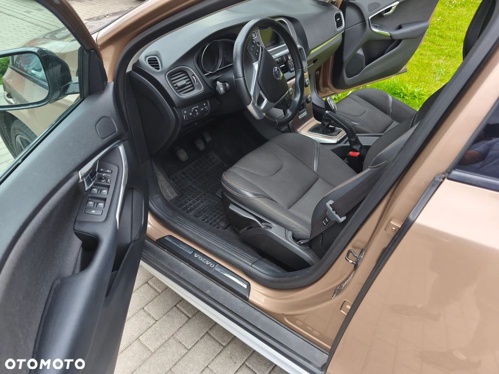 Volvo V40 Cross Country D3 Momentum - 12