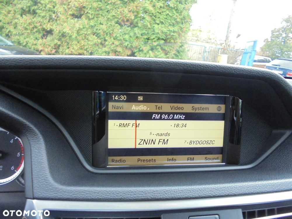 Mercedes-Benz Klasa E 220 CDI DPF BlueEFFICIENCY 7G-TRONIC Elegance - 23