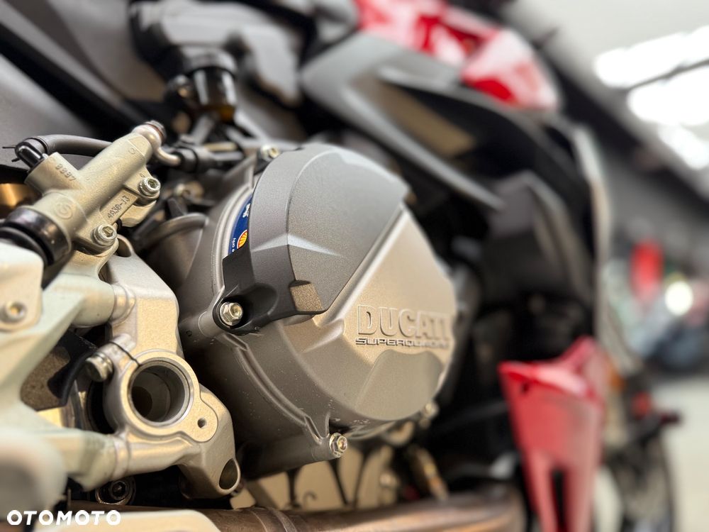 Ducati Streetfighter V2 - 14