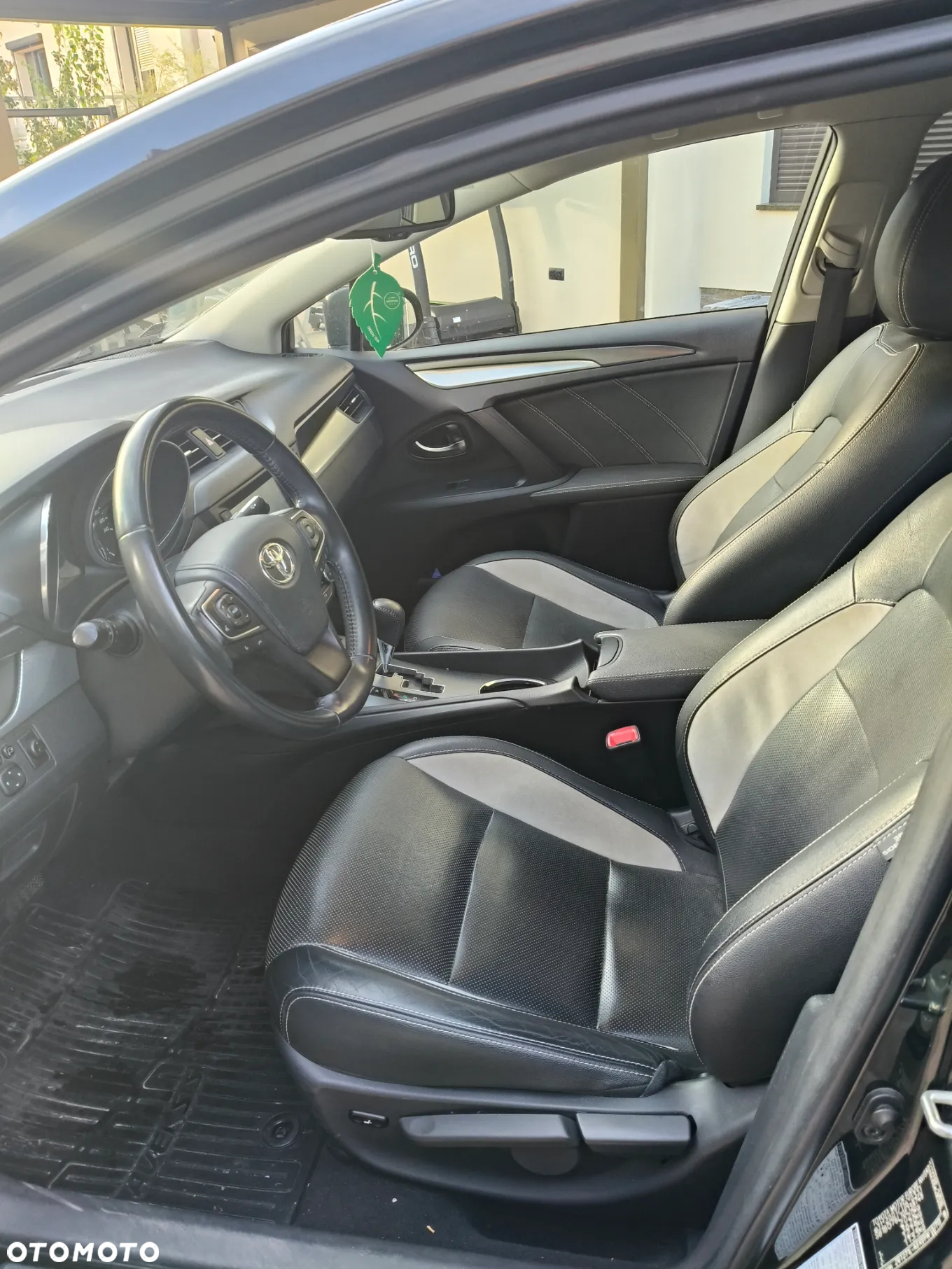 Toyota Avensis 1.8 Premium MS - 10