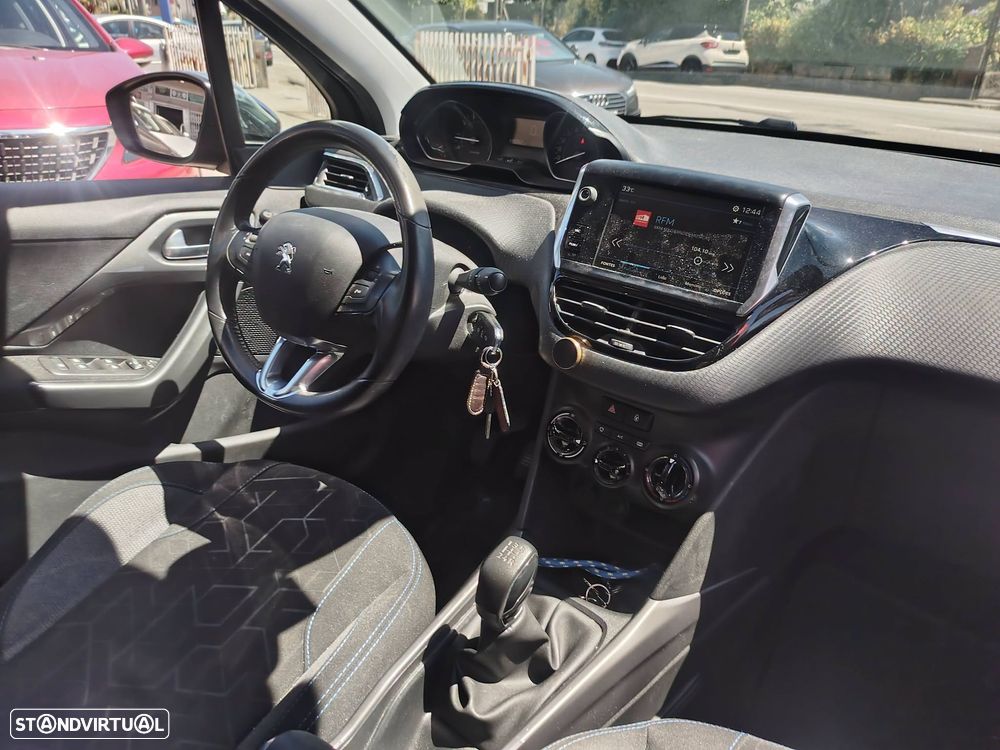 Peugeot 2008 1.2 PureTech Style - 4