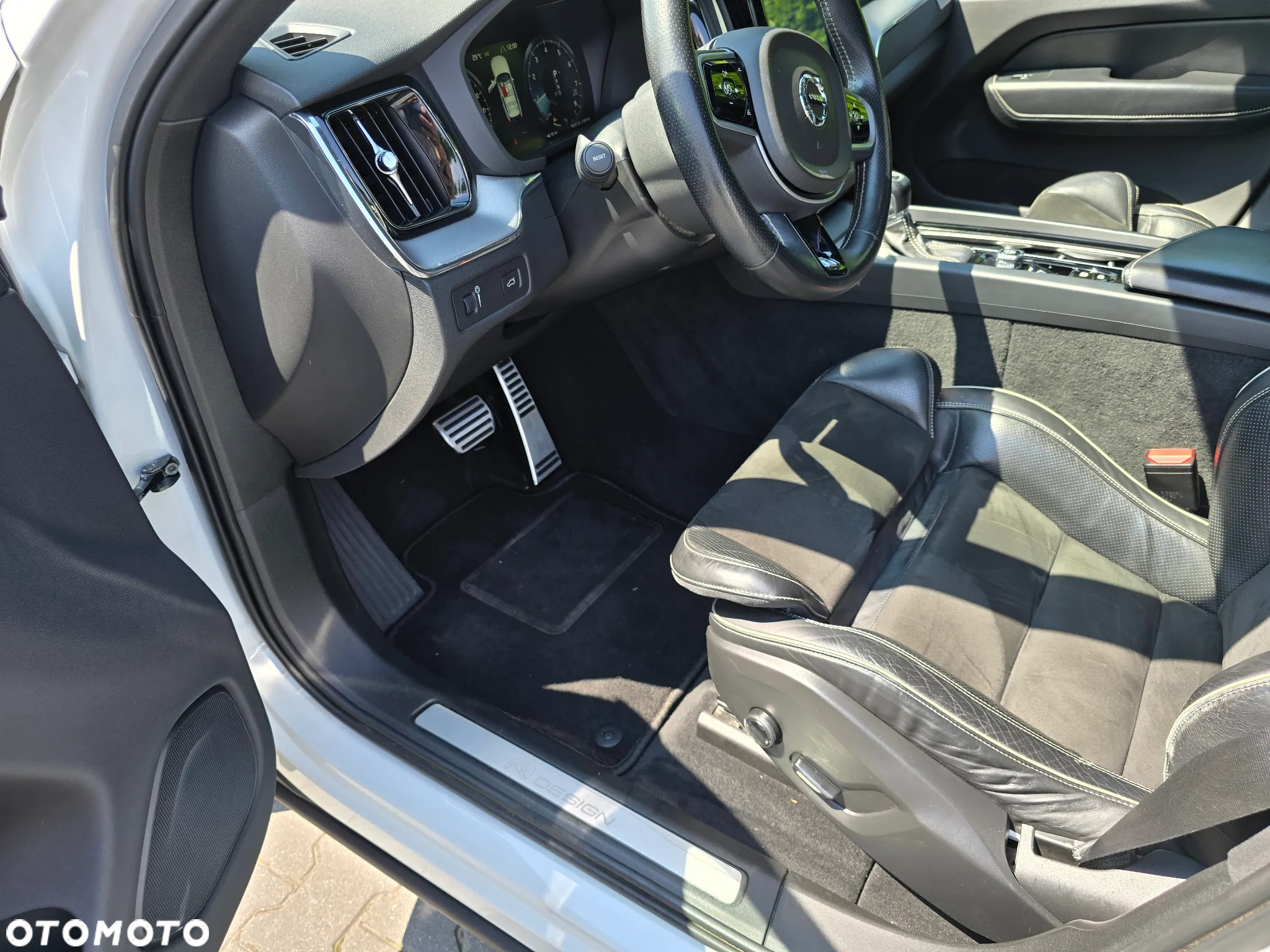 Volvo XC 60 T5 AWD R-Design - 6